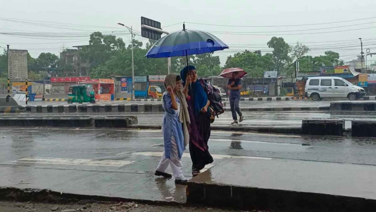 তীব্র তাপদাহের পর ঢাকায় স্বস্তির বৃষ্টি